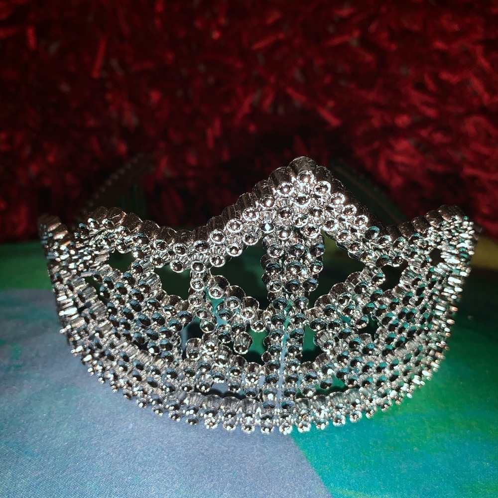 Silver Tiara - Picture 4 of 6